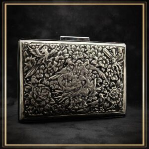 کیف قلمزنی شده در فرم کتابی مدل گل صدبرگ یک کیف اسپرت و دستی زنانه بسیار زیبا و یک کیف مجلسی