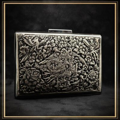 کیف قلمزنی شده در فرم کتابی مدل گل صدبرگ یک کیف اسپرت و دستی زنانه بسیار زیبا و یک کیف مجلسی