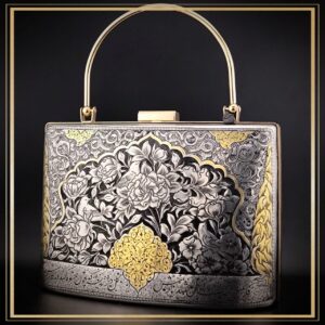 کیف کلاسیک قلمزنی مدل بهارمست یک کیف دستی زنانه و مجلسی و خاص است یک کیف سنتی و یک اثر هنری و صنایع دستی