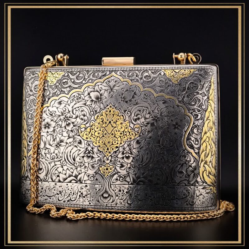 کیف کلاسیک قلمزنی مدل بهارمست یک کیف دستی زنانه و مجلسی و خاص است یک کیف سنتی و یک اثر هنری و صنایع دستی