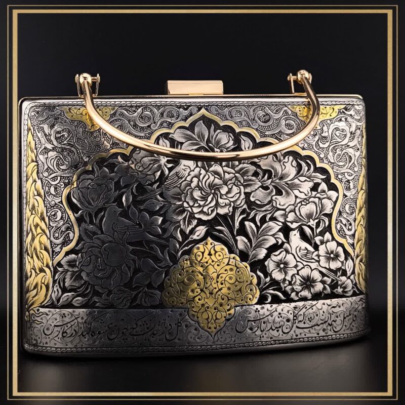 کیف کلاسیک قلمزنی مدل بهارمست یک کیف دستی زنانه و مجلسی و خاص است یک کیف سنتی و یک اثر هنری و صنایع دستی