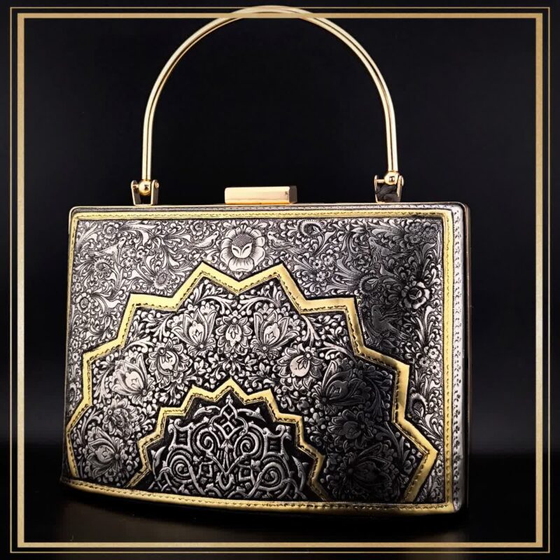 کیف کلاسیک قلمزنی مدل زاگرس یک کیف دستی زنانه و مجلسی و خاص است یک کیف سنتی و یک اثر هنری و صنایع دستی