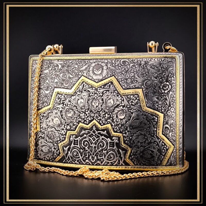 کیف کلاسیک قلمزنی مدل زاگرس یک کیف دستی زنانه و مجلسی و خاص است یک کیف سنتی و یک اثر هنری و صنایع دستی
