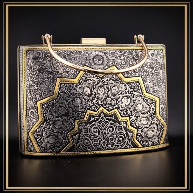 کیف کلاسیک قلمزنی مدل زاگرس یک کیف دستی زنانه و مجلسی و خاص است یک کیف سنتی و یک اثر هنری و صنایع دستی