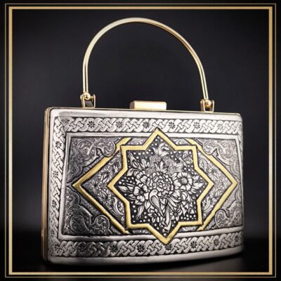 کیف کلاسیک قلمزنی مدل دلگشا یک کیف دستی زنانه و مجلسی و خاص است یک کیف سنتی و یک اثر هنری و صنایع دستی