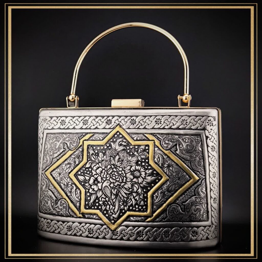 کیف کلاسیک قلمزنی مدل دلگشا یک کیف دستی زنانه و مجلسی و خاص است یک کیف سنتی و یک اثر هنری و صنایع دستی