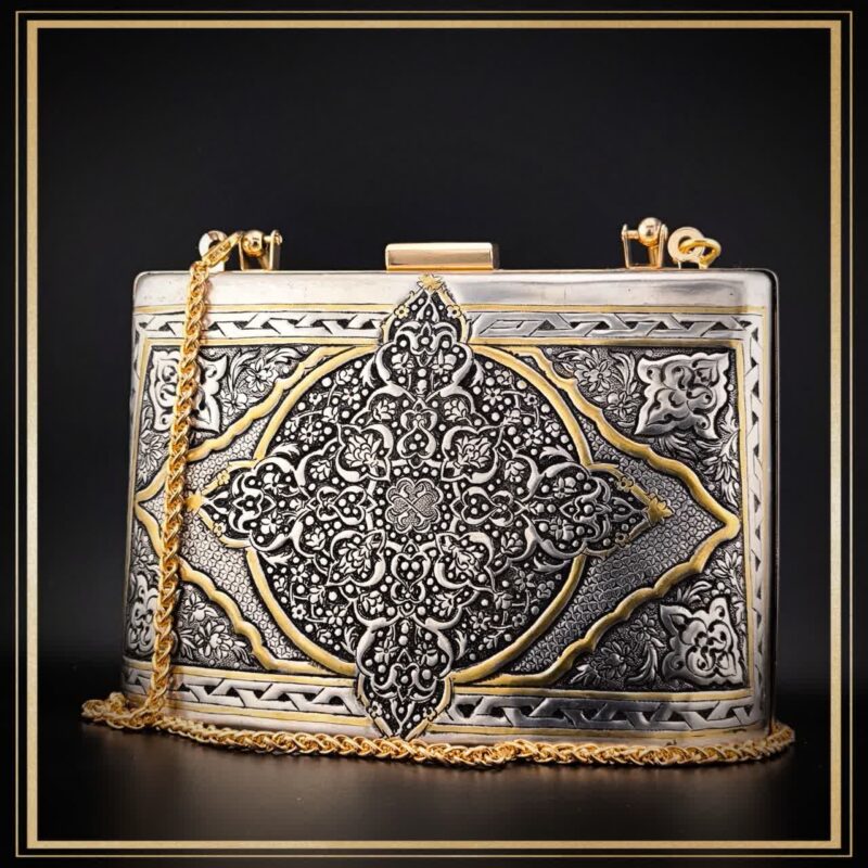 کیف کلاسیک قلمزنی مدل چرخاب یک کیف دستی زنانه و مجلسی و خاص است یک کیف سنتی و یک اثر هنری و صنایع دستی