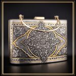 کیف کلاسیک قلمزنی مدل چرخاب یک کیف دستی زنانه و مجلسی و خاص است یک کیف سنتی و یک اثر هنری و صنایع دستی