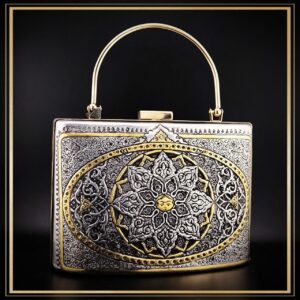 کیف کلاسیک قلمزنی مدل خاتون یک کیف دستی زنانه و مجلسی و خاص است یک کیف سنتی و یک اثر هنری و صنایع دستی