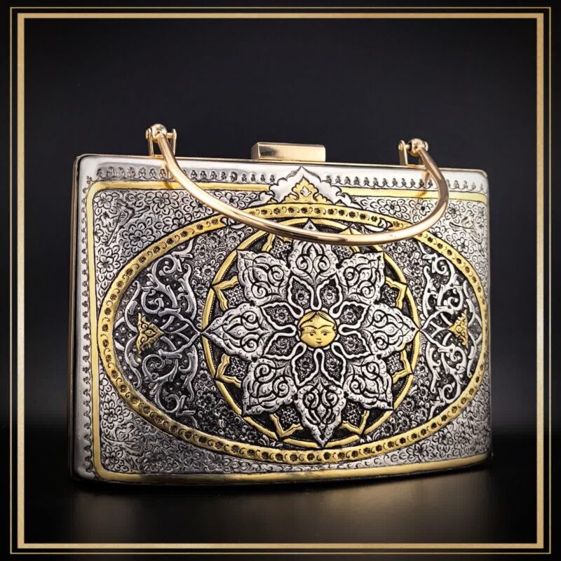 کیف کلاسیک قلمزنی مدل خاتون یک کیف دستی زنانه و مجلسی و خاص است یک کیف سنتی و یک اثر هنری و صنایع دستی