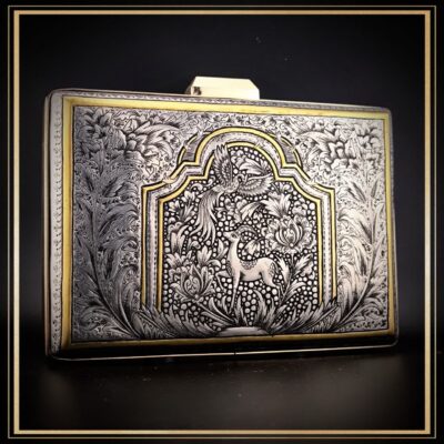 کیف دستی و مجلسی قلمزنی شده در فرم کتابی مدل بهشت یک کیف سنتی و مناسب هدیه دادن است