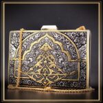 کیف دستی زنانه قلمزنی شده در فرم کتابی مدل دلفان ، یک کیف خاص و مجلسی زیبا و چشم نواز