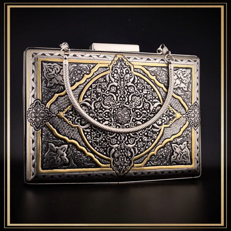 کیف دستی قلمزنی شده در فرم کتابی مدل چرخاب