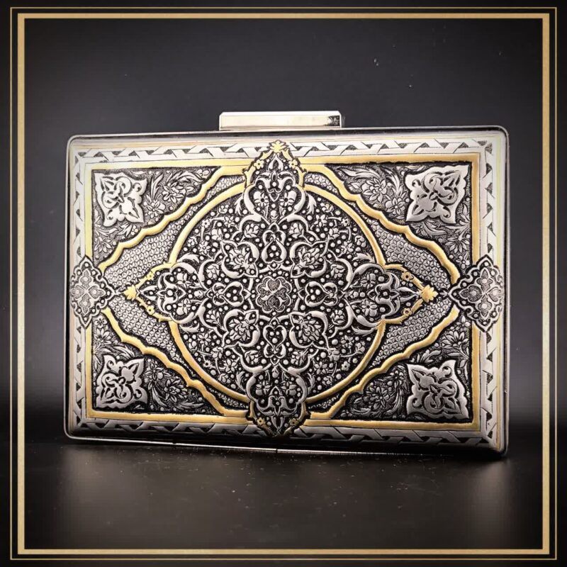 کیف دستی قلمزنی شده در فرم کتابی مدل چرخاب
