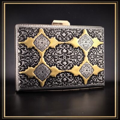 کیف کتابی فاخر قلمزنی شده در فرم کتابی مدل زریباف یک اثر هنری و خاص و یک کیف کاربردی و مناسب هدیه و کادو