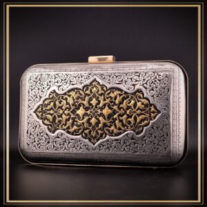 کیف زنانه قلمزنی شده مدل صاحب قلم کیفی خاص و مجلسی مناسب استایل های باکلاس است یک کیف دستی و سنتی مناسب هدیه و کادو تولد و روز مادر