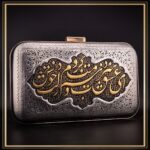 کیف زنانه قلمزنی شده مدل صاحب قلم کیفی خاص و مجلسی مناسب استایل های باکلاس است یک کیف دستی و سنتی مناسب هدیه و کادو تولد و روز مادر