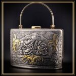 کیف کلاسیک قلمزنی مدل خرداد یک کیف دستی زنانه و مجلسی و خاص است یک کیف سنتی و یک اثر هنری و صنایع دستی