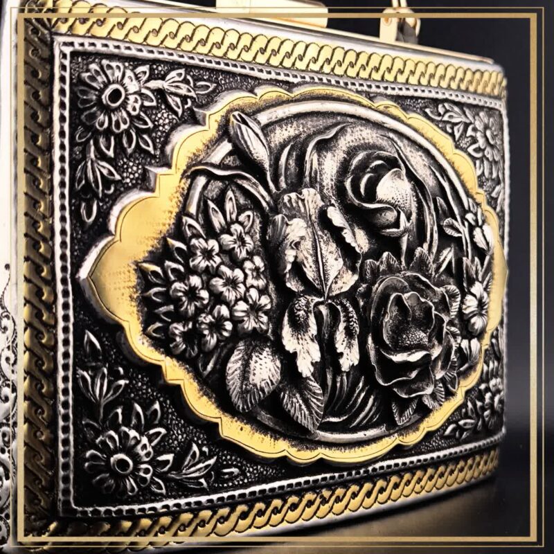 کیف کلاسیک قلمزنی مدل بوستان یک کیف دستی زنانه و مجلسی و خاص است یک کیف سنتی و یک اثر هنری و صنایع دستی