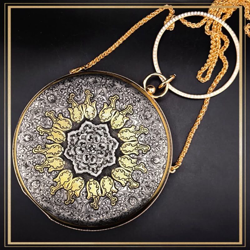 کیف دایره ای کوچک قلمزنی شده مدل گهر یک کیف دخترانه زیبا مناسب هدیه روز دختر و روز مادر