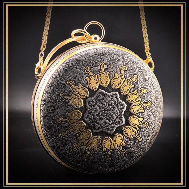 کیف دایره ای کوچک قلمزنی شده مدل گهر یک کیف دخترانه زیبا مناسب هدیه روز دختر و روز مادر