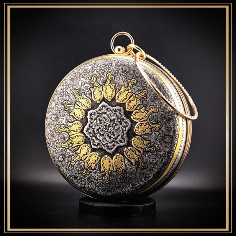 کیف دایره ای کوچک قلمزنی شده مدل گهر یک کیف دخترانه زیبا مناسب هدیه روز دختر و روز مادر
