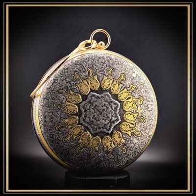 کیف دایره ای کوچک قلمزنی شده مدل گهر یک کیف دخترانه زیبا مناسب هدیه روز دختر و روز مادر