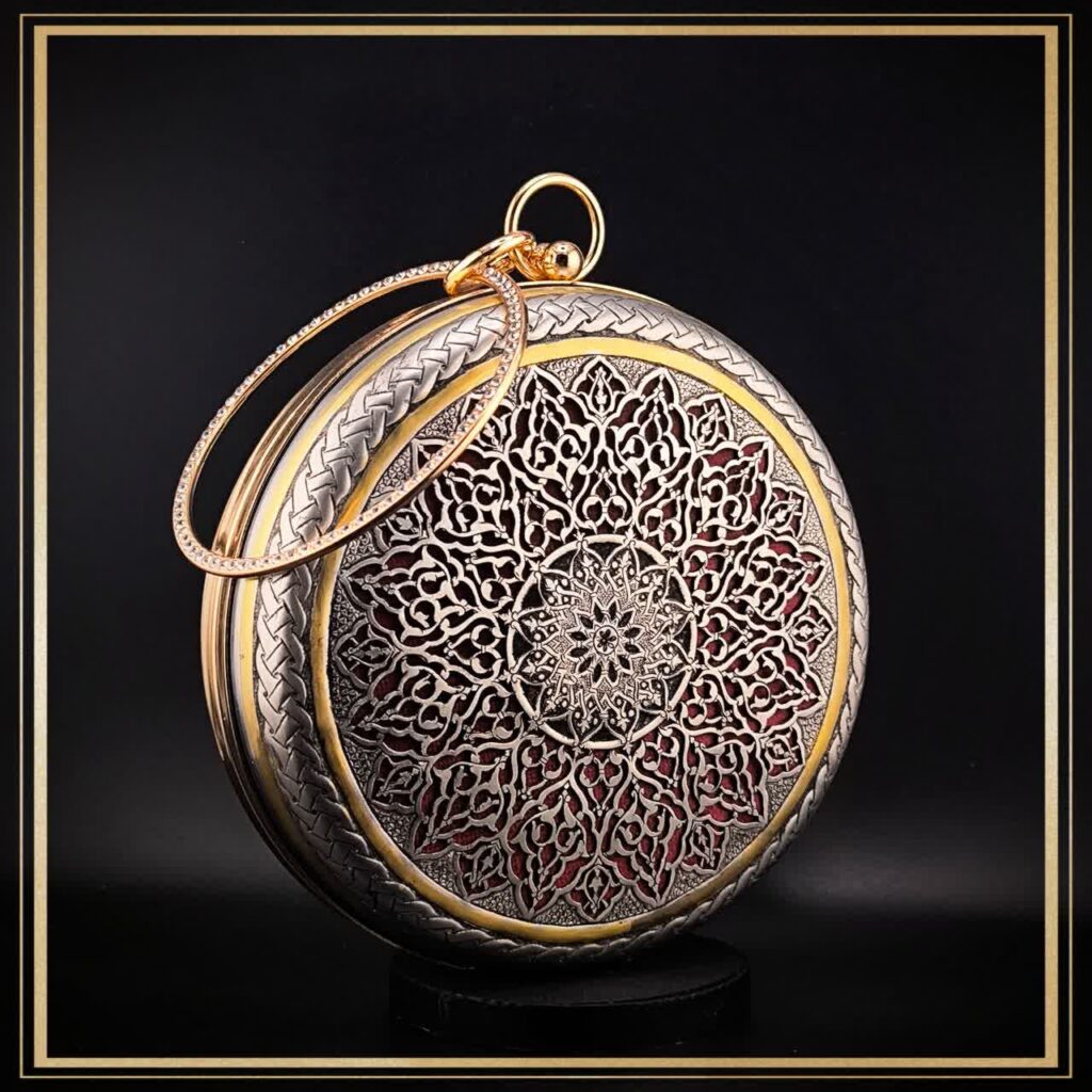 کیف دایره ای قلمزنی و مشبک کاری شده مدل قیصریه یک کیف گرد جذاب و خاص
