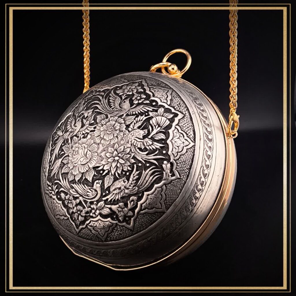 کیف گرد گنبدی مدل گل صدبرگ یک کیف دایره ای قلمزنی شده کیف دستی زنانه و دخترانه مناسب هدیه و کادو