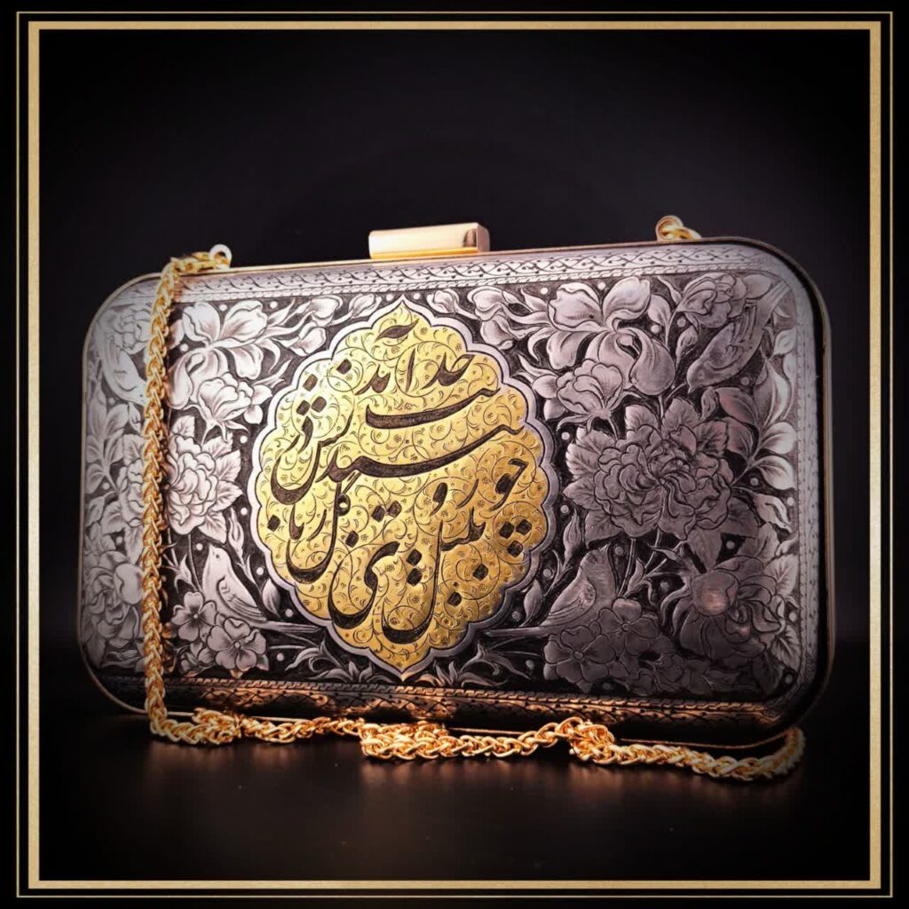 کیف زنانه قلمزنی شده مدل بهارستان کیفی خاص و مجلسی مناسب استایل های باکلاس است یک کیف دستی و سنتی مناسب هدیه و کادو تولد و روز مادر